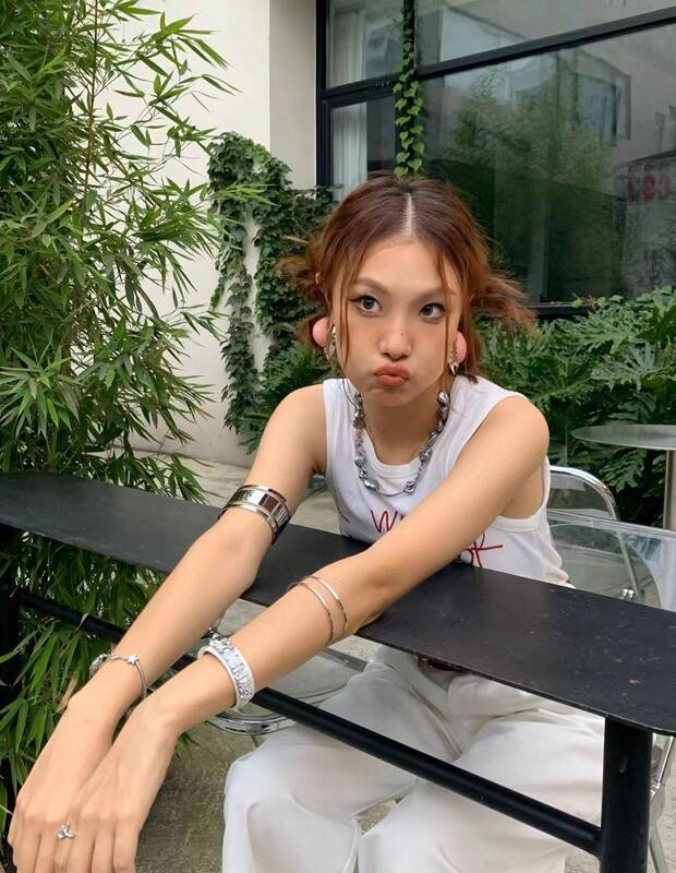 New Niche Glossy Bracelet with a High-End Feel, Stackable and Versatile, Adjustable Arm Ring