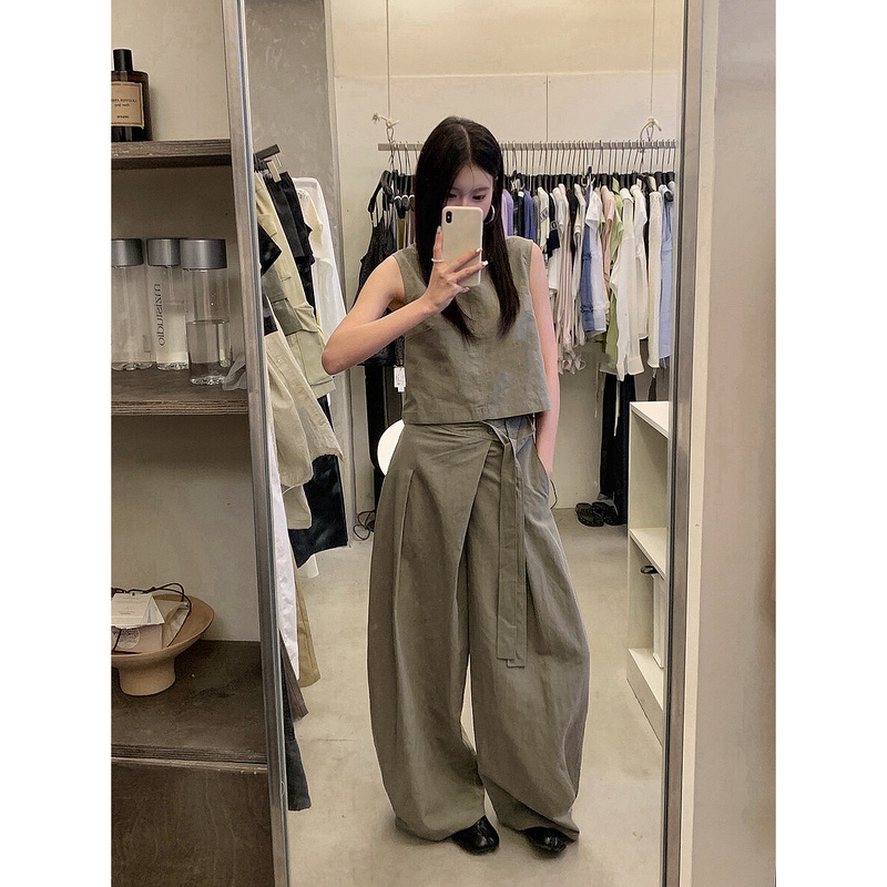 Korean Stylish Vest and Wide-Leg Pants Set for Women, Complete Outfit with Sleeveless Top and Wide-Leg Pants, Elegant Two-Piece Set