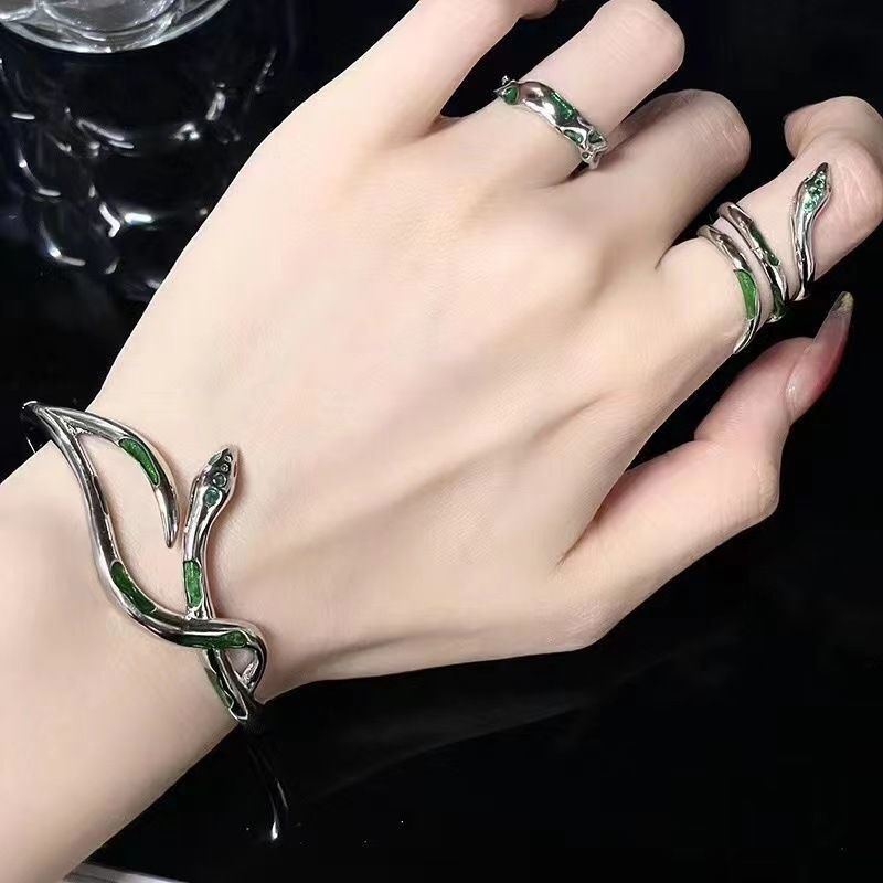 Niche Design Dark Style Personality Snake Bracelet Street Hip-Hop Minimalist Luxury Snake-Shaped Bracelet Trendy Cool Niche Design Dark Style Personality Snake Bracelet Street Hip-Hop Minimalist Luxury Snake-Shaped Bracelet Trendy Cool
