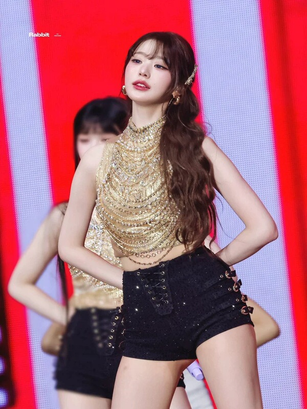 I'Ve Found a Similar, Elaborate, High-End, Custom-Made Diamond Chain Vest Dance Performance Outfit with Top and Shorts, Similar to Zhang Yuanying's Style
