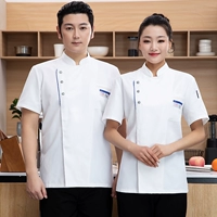 Белый топ с короткими рукавами в карманном стиле.