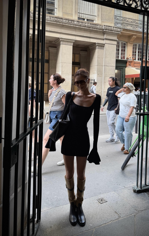 Isgrx Less Is More Australian Designer Brand Supermodel Style Knitted Dress Autumn and Winter Little Black Dress