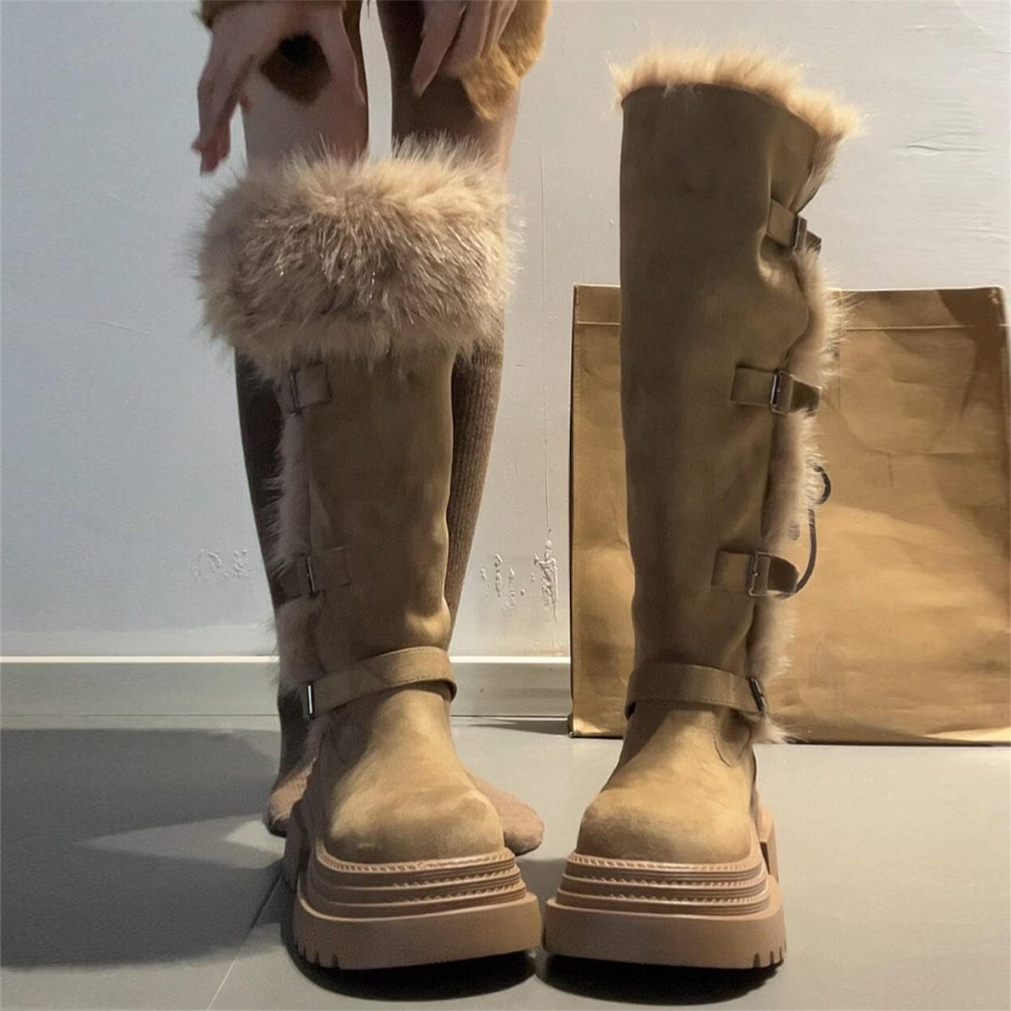 Miss Peach/ гигантские красивые зимние сапоги на толстой подошве; новинка 2025 года; сезон зима; маленькие рыцарские сапоги из бархата; хлопковые сапоги