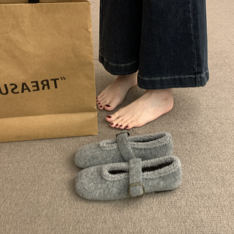 💖 Trendy retro furry shoes | A must-have for a warm winter day. 💖