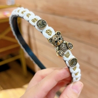 Хрустальный медведь белый