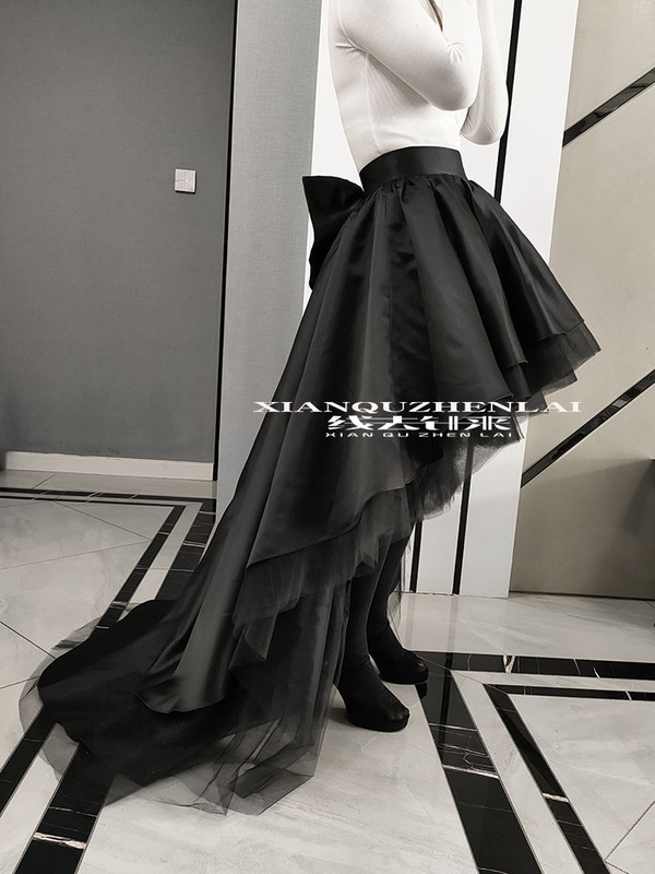 Black Satin Short Front and Long Back Trailing Skirt, Elegant Mesh Tutu Skirt, Suitable for Banquets, Cocktail Parties, and Events, with a Vintage Vibe