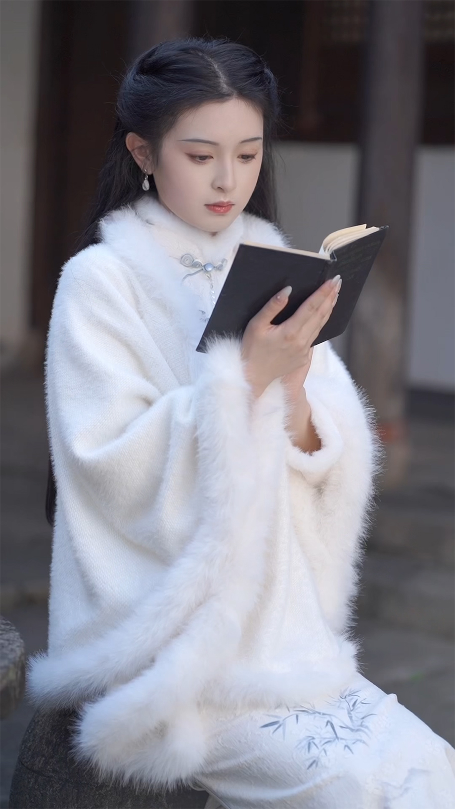  Cream elite cloak, increased thickness, upgraded version+M   + $7.69 