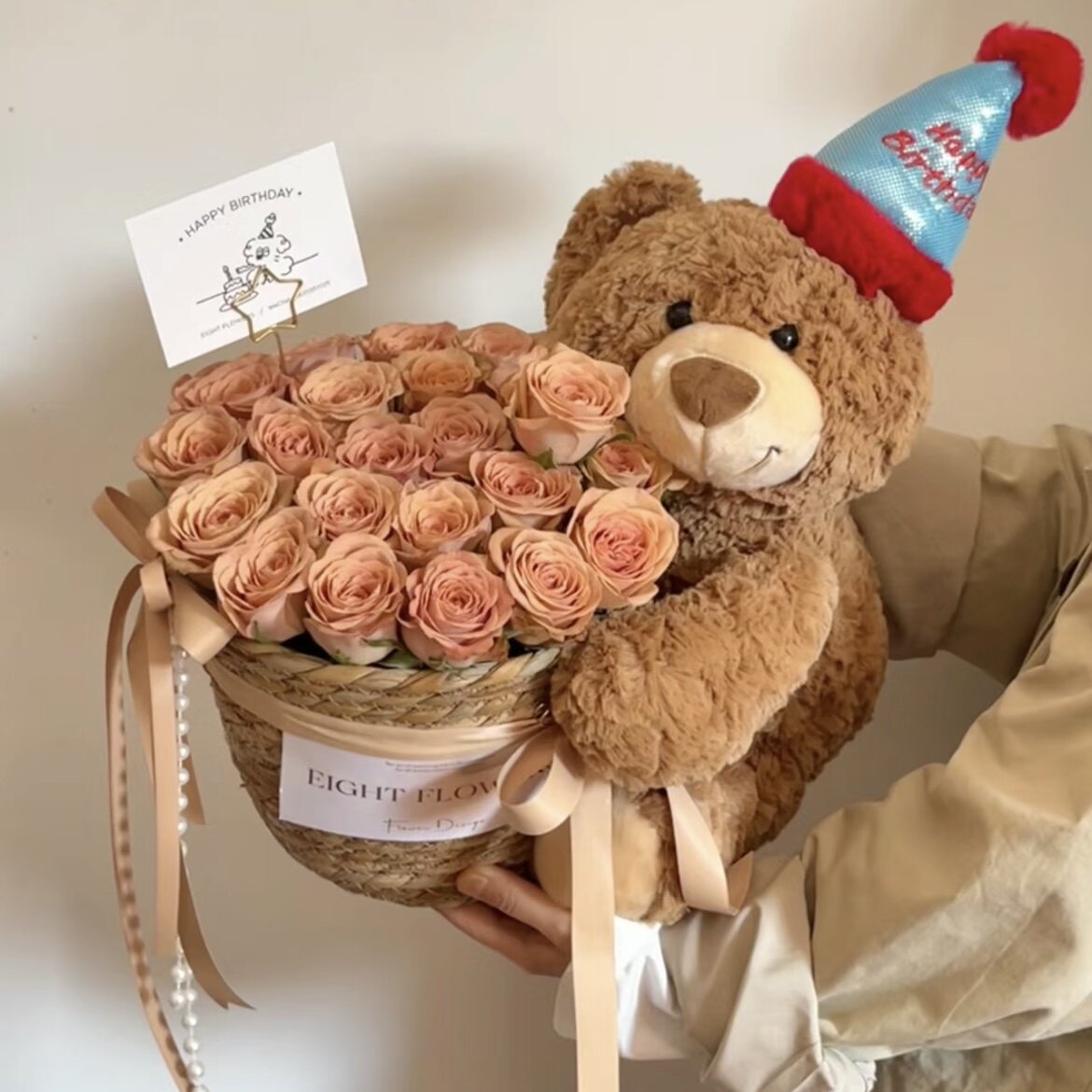 Small Bear Girls' Day Gift doll bouquet Yonsei with a high sense of holding a bucket and a friend's New Year's Eve cross New Year-Taobao