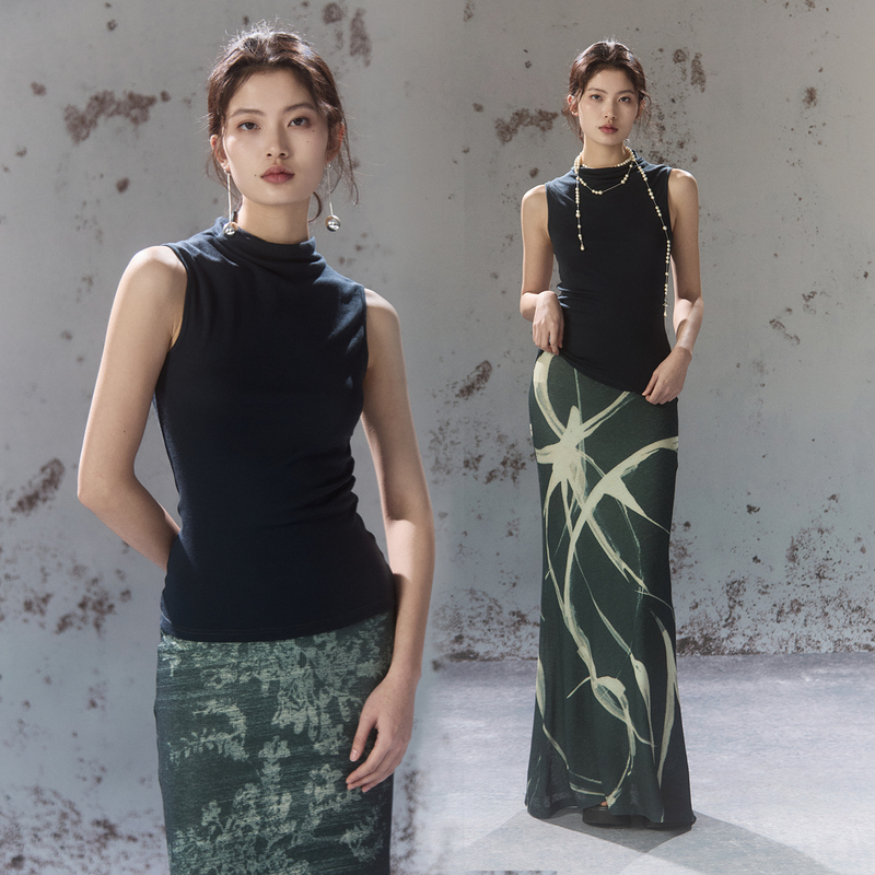 Li Haibao Minimalist Style Half-High Collar Vest for Women, New Chinese Style Slim Fit, Elegant and Versatile Sleeveless Top Li Haibao Minimalist Style Half-High Collar Vest for Women, New Chinese Style Slim Fit, Elegant and Versatile Sleeveless Top