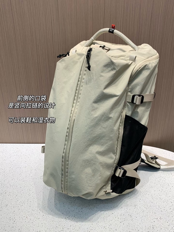 New 30-Liter Large-Capacity Gym Bag, Multi-Functional Backpack, Hiking and Mountaineering Travel Backpack New 30-Liter Large-Capacity Gym Bag, Multi-Functional Backpack, Hiking and Mountaineering Travel Backpack