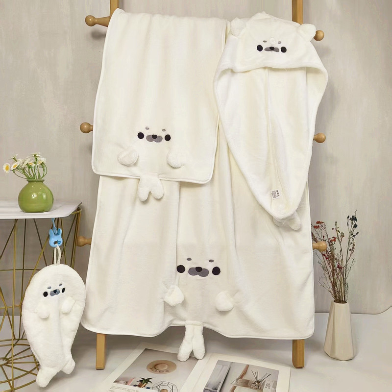 Cute Seal Bath Towel for Women, Coral Fleece, Absorbent, Quick-Drying, Couple Style Bath Towel, Thickened Student Towel for Home and Dormitory Use Cute Seal Bath Towel for Women, Coral Fleece, Absorbent, Quick-Drying, Couple Style Bath Towel, Thickened Student Towel for Home and Dormitory Use