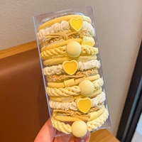 Желтый [15 семейных нарядов могут быть доступны в течение одного года]