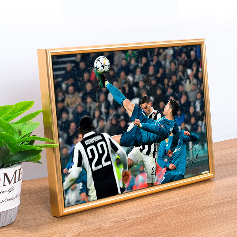Real Madrid C Ronaldo signature photo souvenir football peripheral poster photo frame birthday gift decoration painting hanging painting hand-made