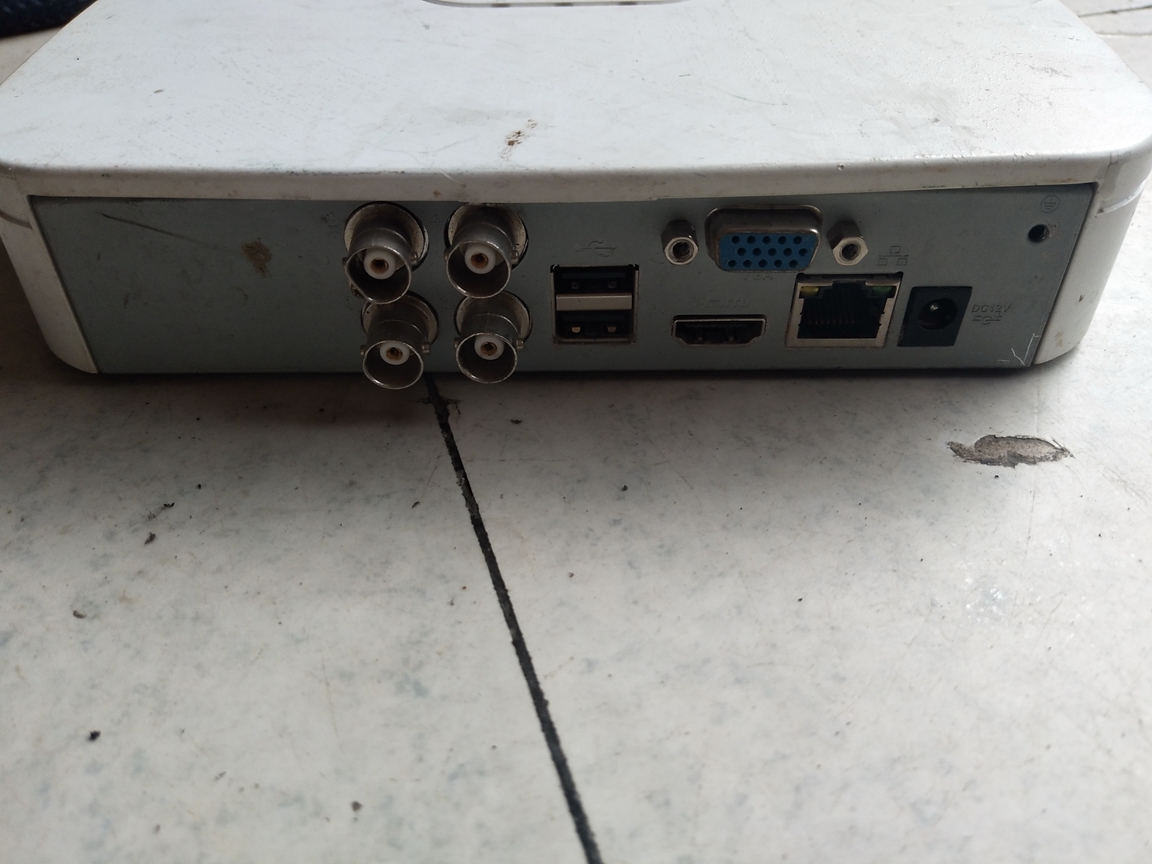 Original DA Hua hard disk video recorder DH DVR2104C-W 4-way D1 HD monitoring DVR2104C