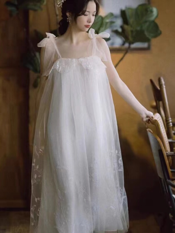 White Bow Dress Bridal Dressing Gown Summer High-End Retro Embroidered Flower Suspender Long Skirt Fairy Dress White Bow Dress Bridal Dressing Gown Summer High-End Retro Embroidered Flower Suspender Long Skirt Fairy Dress