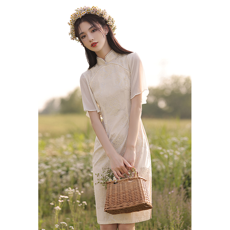Retro spring cheongsam, advanced dress, French retro style, 2024 years, trend of season, city style, fitted Retro spring cheongsam, advanced dress, French retro style, 2024 years, trend of season, city style, fitted