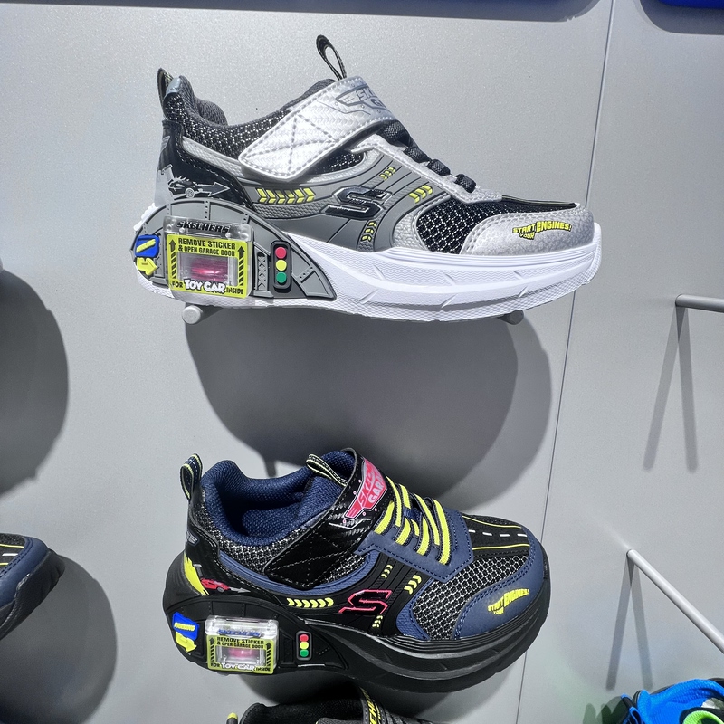 Skechers 2026 Autumn New Boys' Creative Fashionable Sports Casual Shoes with Built-In Toy Car 402150L
