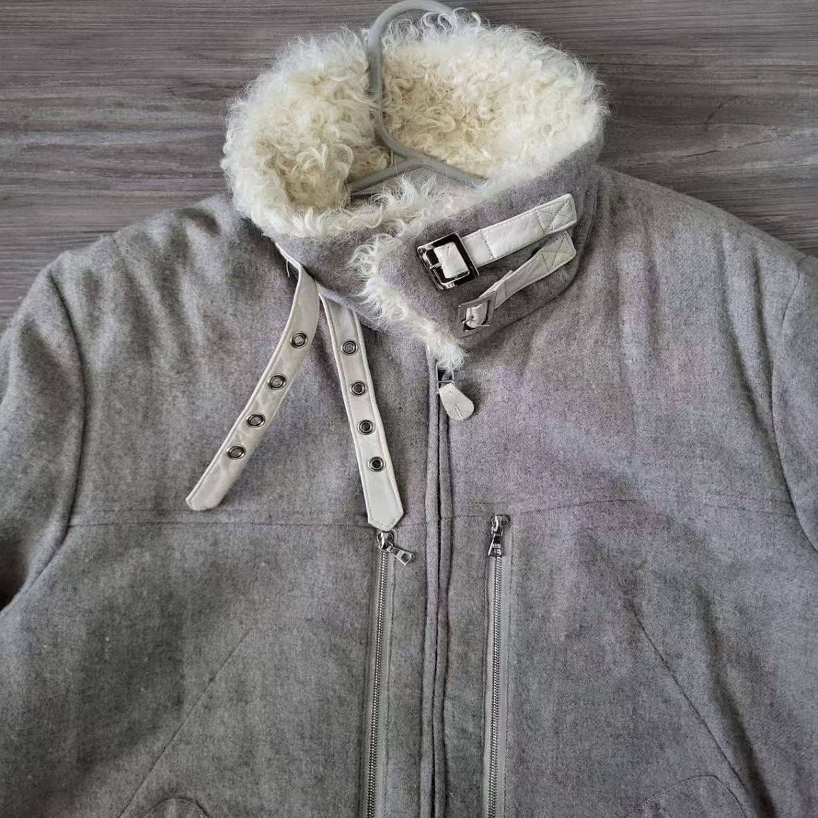 这款羊羔毛夹克太香了！灰常百搭还防风的Undercover 06AW 'GuruGuru