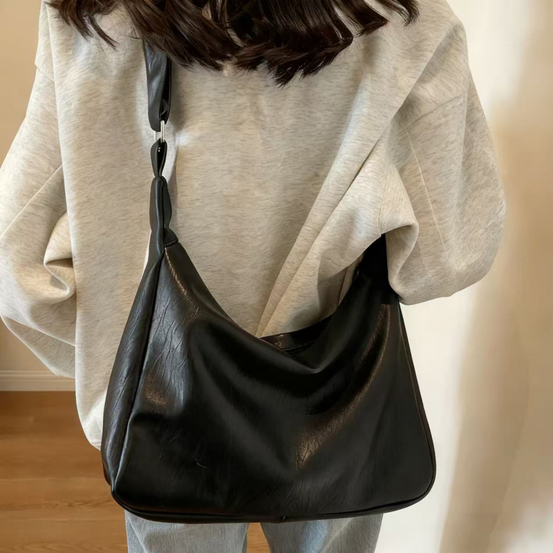 Large-Capacity Women's Bag 2025 New Autumn and Winter Super Popular Crossbody Bag with a High-End Feel, Light Luxury, Niche Commuter Tote Bag Large-Capacity Women's Bag 2025 New Autumn and Winter Super Popular Crossbody Bag with a High-End Feel, Light Luxury, Niche Commuter Tote Bag
