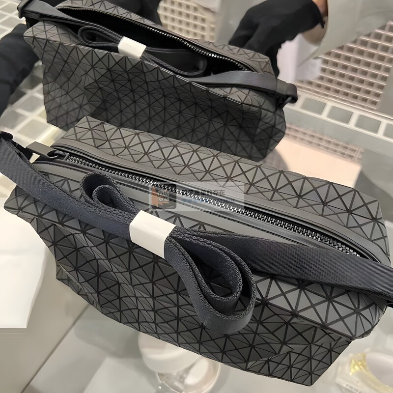Japanese Baobaosaddle Bag Camera Bag Silicone Small Lattice Casual Quilted Single Shoulder Crossbody Bag for Women and Couples Japanese Baobaosaddle Bag Camera Bag Silicone Small Lattice Casual Quilted Single Shoulder Crossbody Bag for Women and Couples