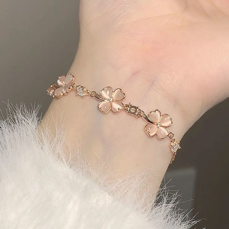 Pure Silver 990 Four-Leaf Clover Silver Bracelet for Women, Pure Silver 2026 New Model, Light Luxury, Niche, Exquisite, High-End Feel, Everyday Versatile Pure Silver 990 Four-Leaf Clover Silver Bracelet for Women, Pure Silver 2026 New Model, Light Luxury, Niche, Exquisite, High-End Feel, Everyday Versatile