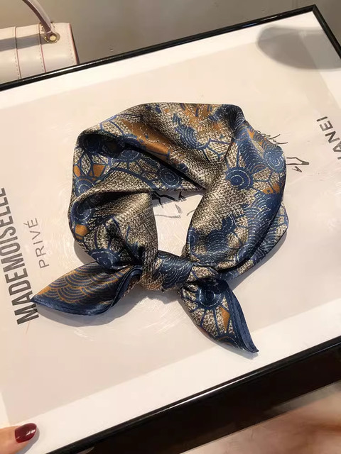 Versatile blue silk scarf 100% mulberry silk small square scarf spring and autumn Korean high-end gift small scarf to protect the cervical spine