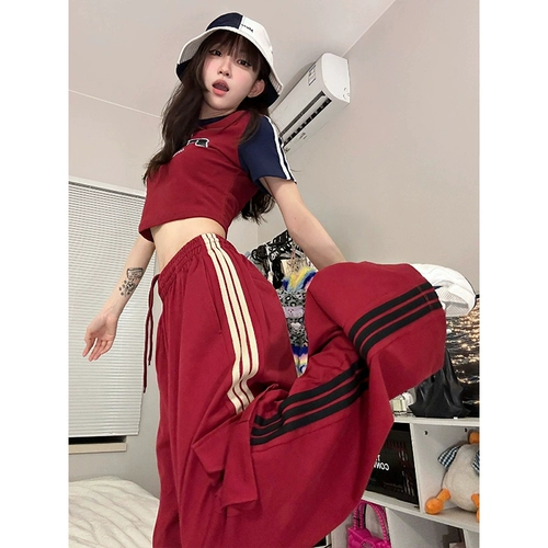 Короткая летняя брендовая футболка, в американском стиле, короткий рукав, с рукавом