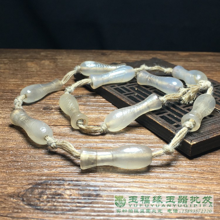 Liao gold bag berries Old Manau trumpeter hole white jade medullary old bead string tube Pearl Wen playing accessories Old Pearl Handcarved small fish