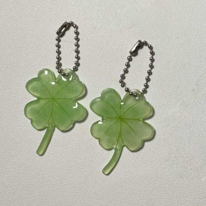Four-Leaf Clover Pendant, Four-Leaf Clover Lucky Charm, High-Value Creative Acrylic Keychain, Bag Decoration, Gift
