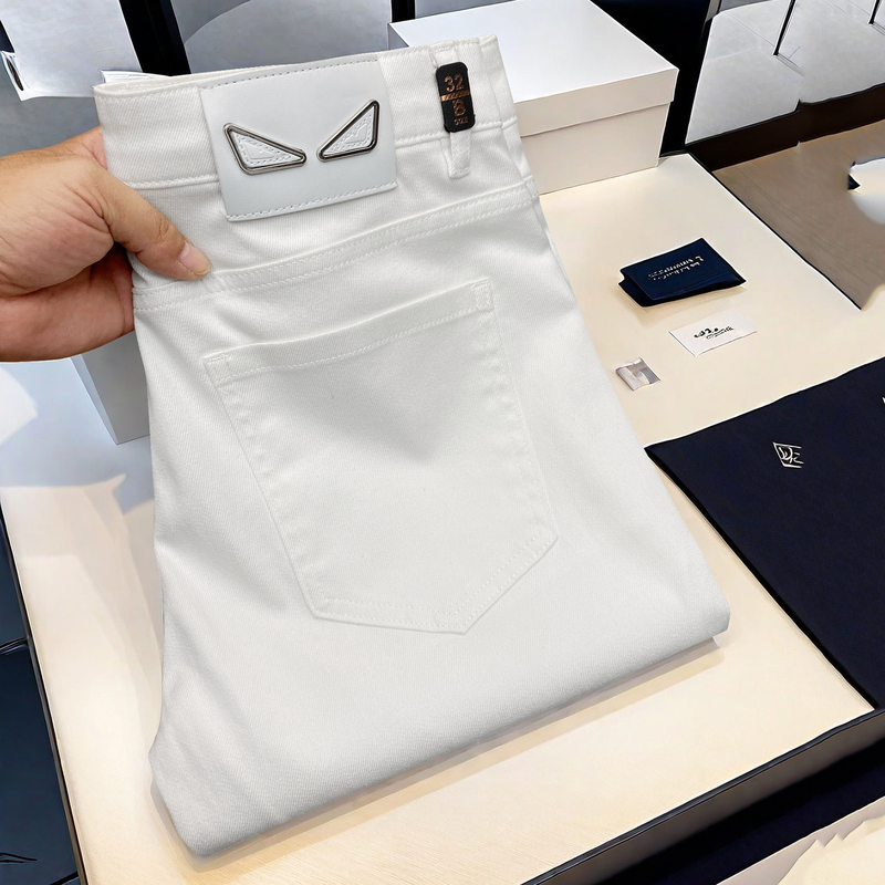 European and American Trendy Brand Personalized Leather Label Comfortable Soft Versatile White Slim Straight Fit Stretch Jeans for Men