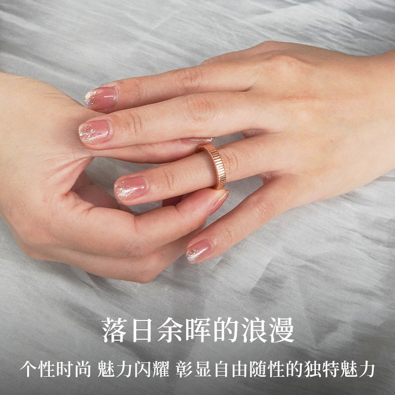 18k金罗缎戒指Quatre Grosgrain：💍情侣对戒里的时尚新宠，你值得拥有！🌟-手饰-淘宝好物网