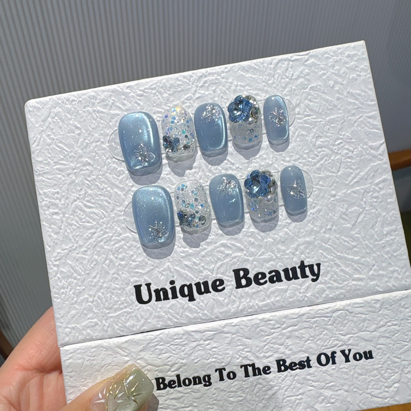 【Cool Butterfly】Blue Sparkling Diamond Handmade Wearable Nails, Summer Whitening Effect, Niche High-End Detachable Nail Art