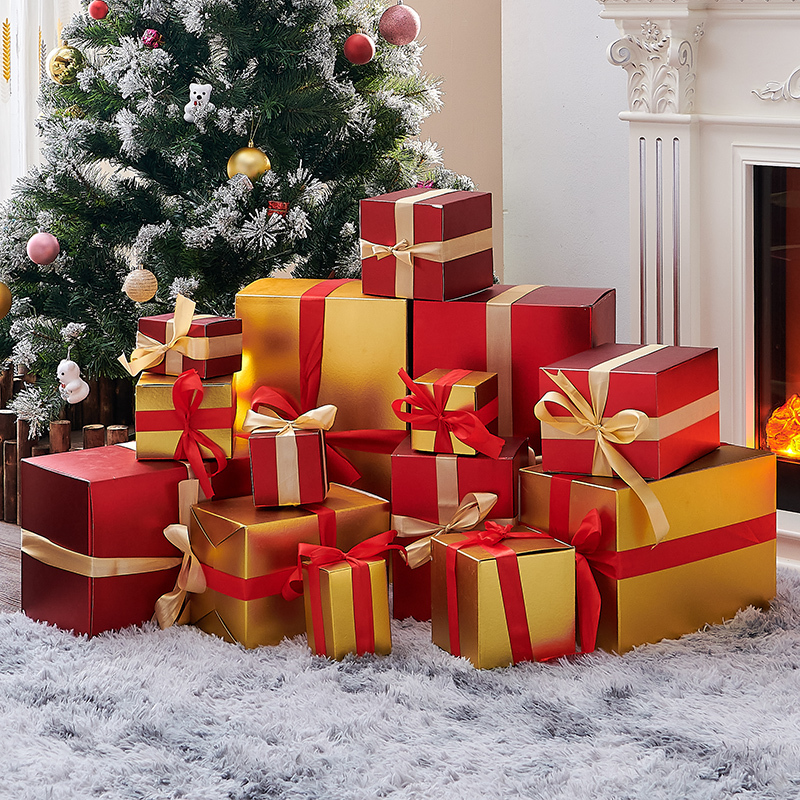 Christmas Decoration Gift Box Display for Shopping Mall Window, Gold and Red Gift Empty Box Scene Arrangement Props and Ornaments