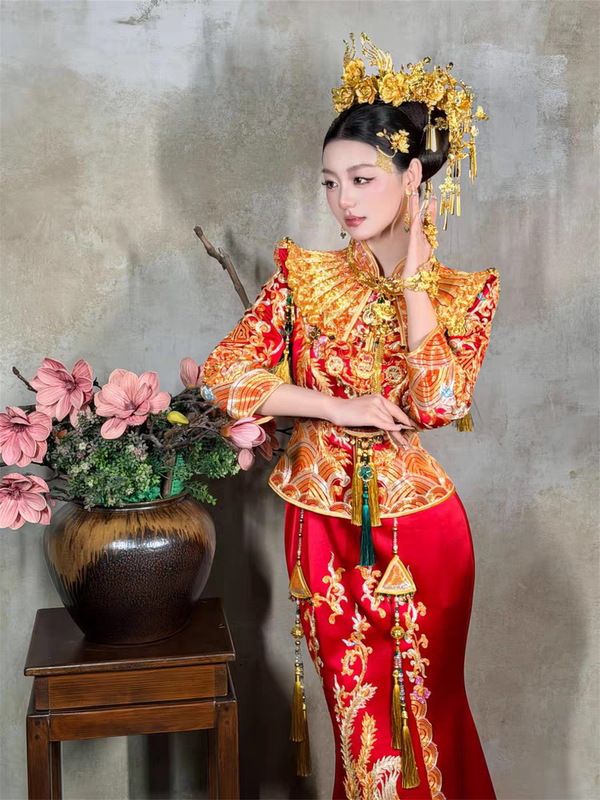 2026 New Chinese-Style Fishtail Train Xiuhe Dress for Bride, Wedding, and Toast Ceremony, Featuring Intricate Embroidery, Luxurious and Elegant, Slimming Effect 2026 New Chinese-Style Fishtail Train Xiuhe Dress for Bride, Wedding, and Toast Ceremony, Featuring Intricate Embroidery, Luxurious and Elegant, Slimming Effect