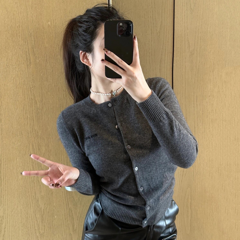 100% Cashmere Solid Color Cardigan Knit Sweater Jacket for Women, Same Style as Zhang Yuanying and Zhao Jinmai, with m Letter for Women