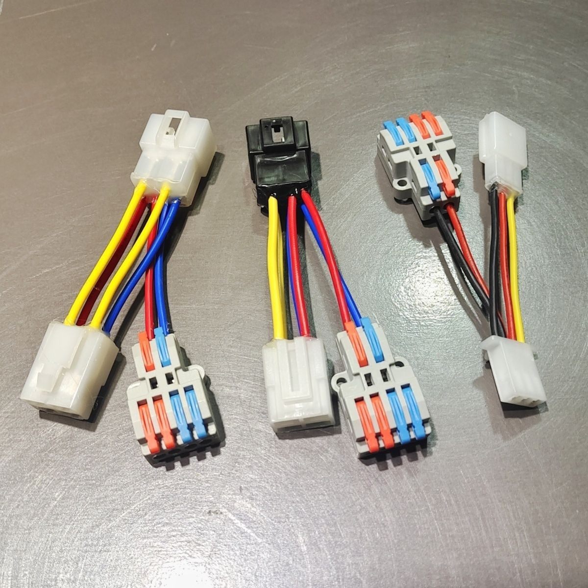 Yadea Tailing Maverick No. 9 electric vehicle DC converter takes the wire and can be connected to the spotlight without breaking the line 12V connector
