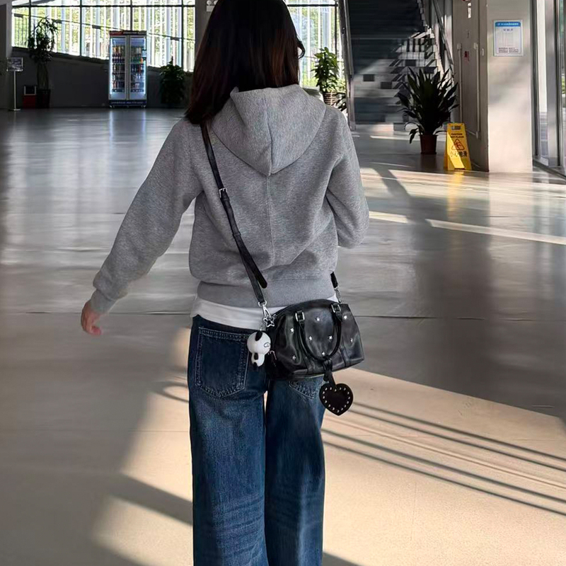 Lu Xiaohuo Black Classic Pillow Bag with Star Studs, Versatile Shoulder and Crossbody Bag, High-End Commuter Bag