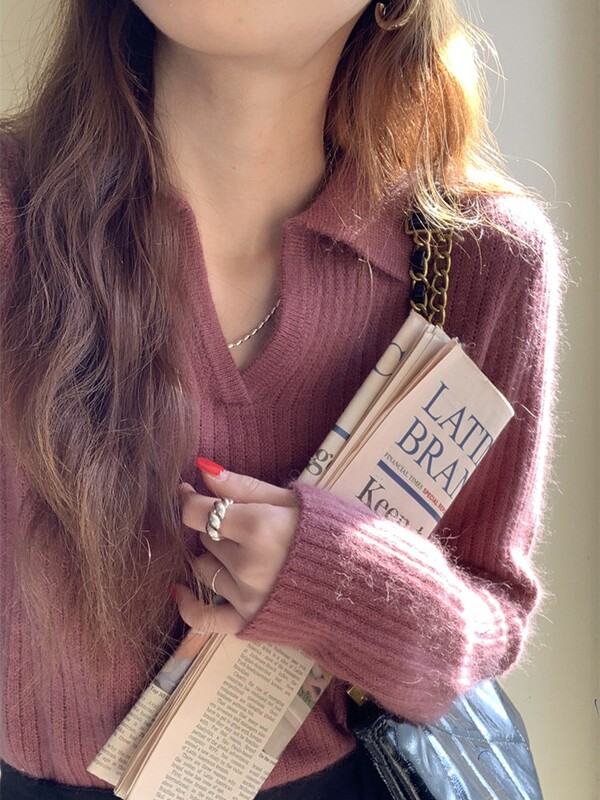 Plum-Colored French-Style Stunning Sweater for Women, Autumn and Winter V-Neck, Regular Shoulder, Long-Sleeved Inner Layer, Soft and Cozy Pullover Knit Top