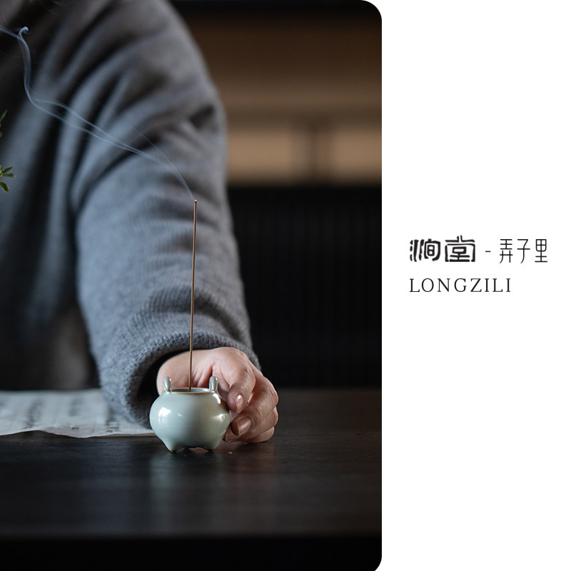 In the case of the son-in-the-church official Ru kilo small Qin furnace Jingdezhen tea-path incense insert decorative pendulum piece small number patch stove line incense stove