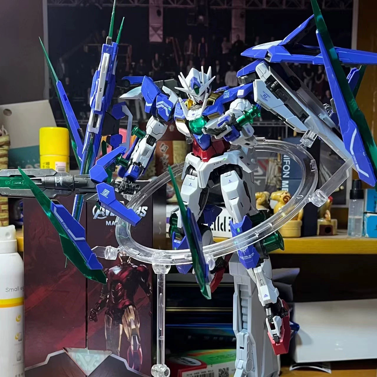 大班 MG Red Different Gundam Model MB Attack Free White Snow Jifinik Sbasbasan assembly hand