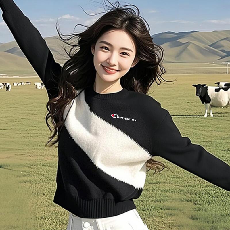 Cute Champion Black and White Color-Block Thick Knit Sweater for Women, Autumn/Winter Style, Warm and Cozy, Lazy Style with a High-End Feel