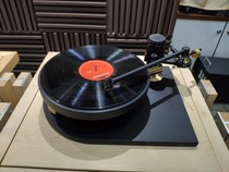 Gusma Kuzma Stabi S LP Black Gel Singing Machine Black Gel disc optionally with multiple singing arms