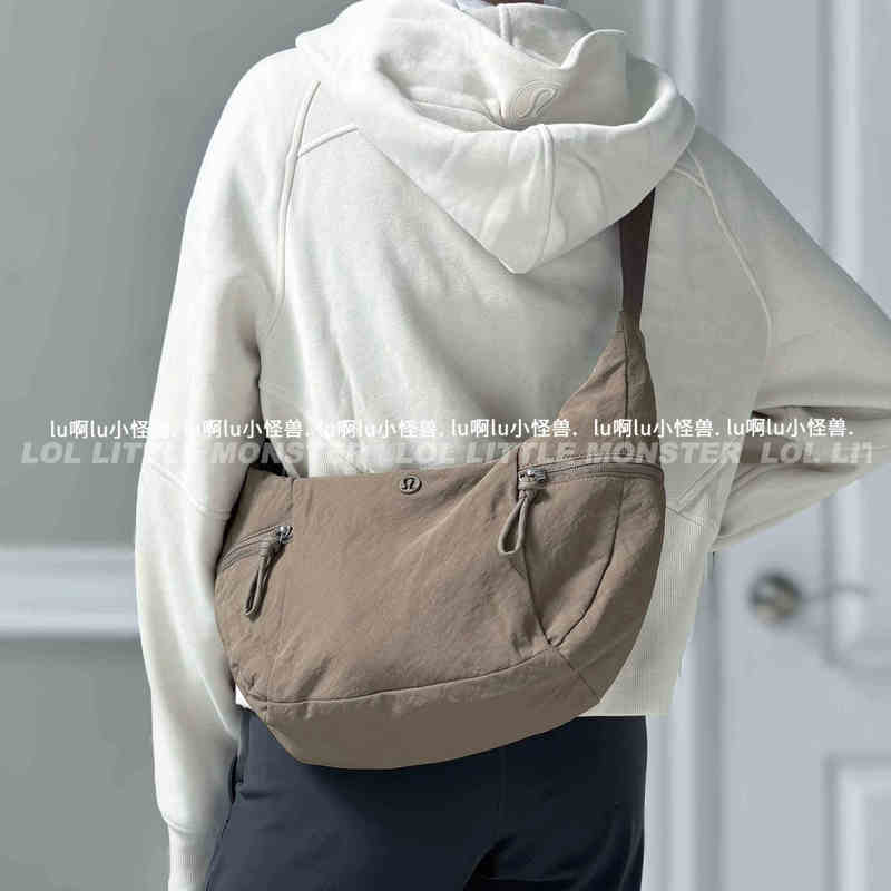 Lululemon Slouchy Sling Bag 6L Crossbody Bag Croissant Bag【Xd】 Lululemon Slouchy Sling Bag 6L Crossbody Bag Croissant Bag【Xd】