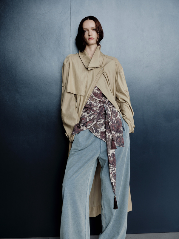 Uncoded26 Spring Single-Breasted H-Shaped Trench Coat with Waist Belt, Loose Printed Pattern Top, Straight-Leg Washed Denim Jeans