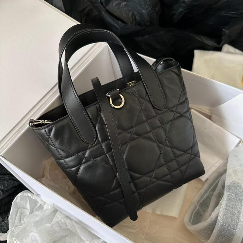 Vertical Rattan Pattern Ethnic-Style Bag, Imported Cowhide Leather Handbag and Crossbody Bag, Genuine Leather Mini Tote Bag, High-End Bucket Bag Vertical Rattan Pattern Ethnic-Style Bag, Imported Cowhide Leather Handbag and Crossbody Bag, Genuine Leather Mini Tote Bag, High-End Bucket Bag