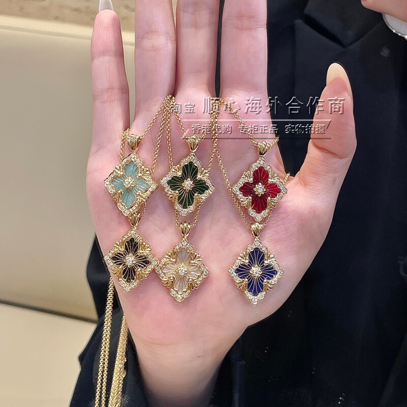 18K Gold Opera House Enamel Mother-Of-Pearl Brushed Opera Italian Court Style Series Four-Leaf Clover Necklace Sweater Chain 18K Gold Opera House Enamel Mother-Of-Pearl Brushed Opera Italian Court Style Series Four-Leaf Clover Necklace Sweater Chain