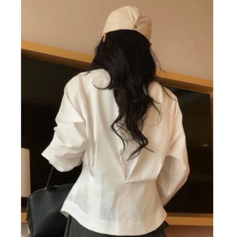 White Shirt with a 3D Deconstructed Batwing Sleeve and Pleated Waist, Featuring a Layered French Minimalist Design White Shirt with a 3D Deconstructed Batwing Sleeve and Pleated Waist, Featuring a Layered French Minimalist Design