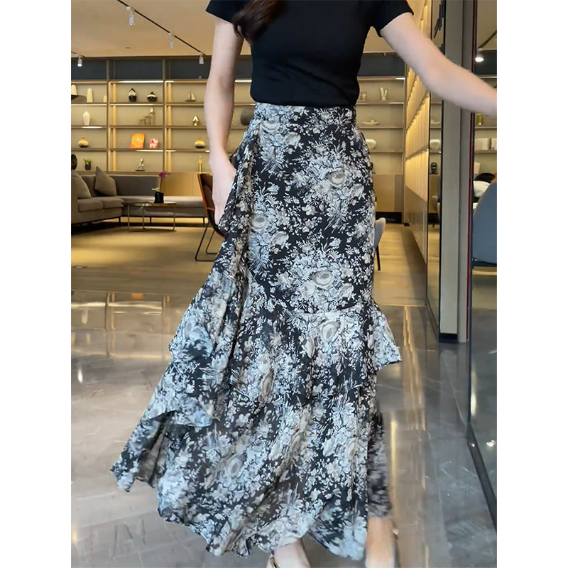 ドレープ気質プリントのフリルハイウエストフィッシュテールスカート、女性用2025年夏の新作、ゆったりとした万能ロングスカートのトレンド