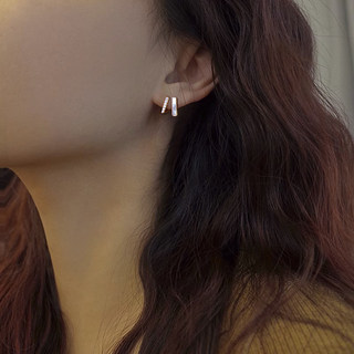 Light Luxury Geometric Shell Earrings for Women 2025 New Popular Niche Design Ear Clips Without Piercings Autumn and Winter Earrings