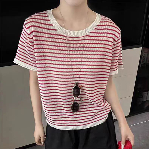 [Red and White Pinstripes Short-Sleeved Knit Top] Loose-Fitting, Slimming, Casual, Fashionable and Versatile Sweater